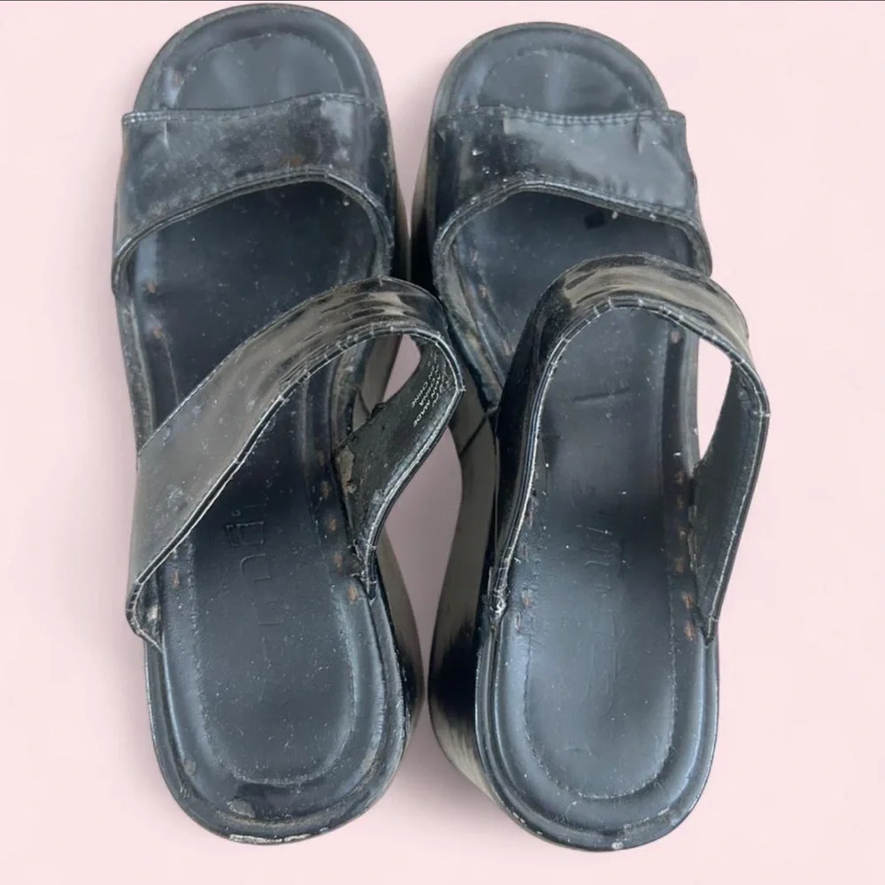 UNIF Gia Sandals